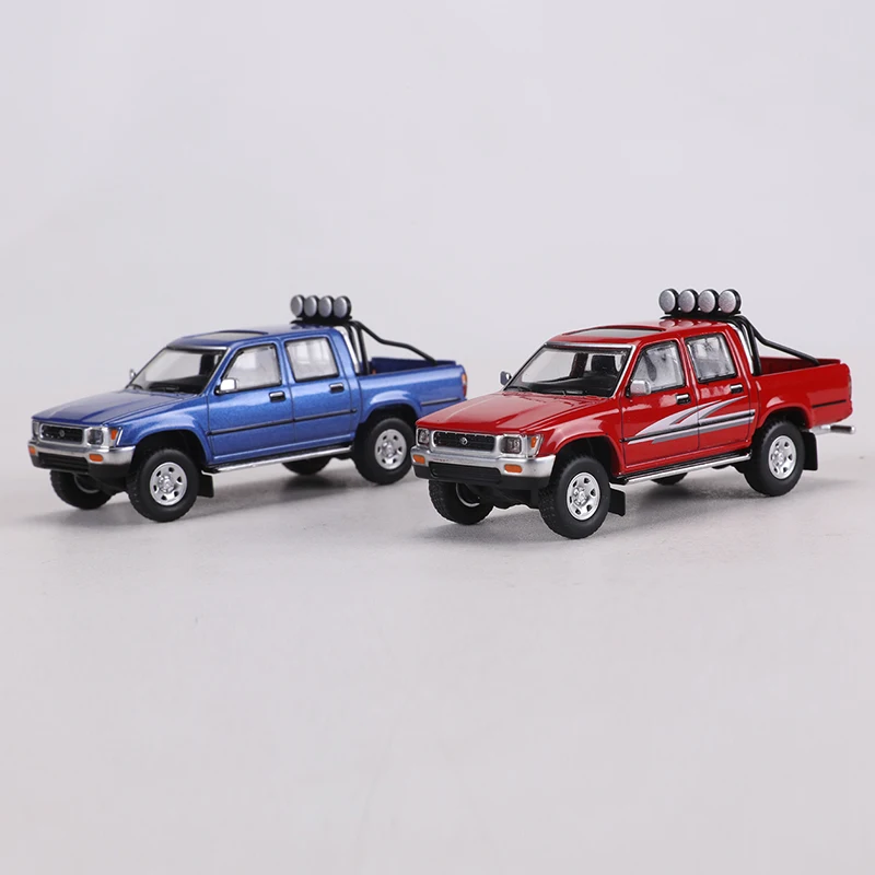 

Модель автомобиля из сплава MASDI 1:64 Hilux с двойной кабиной 4x4