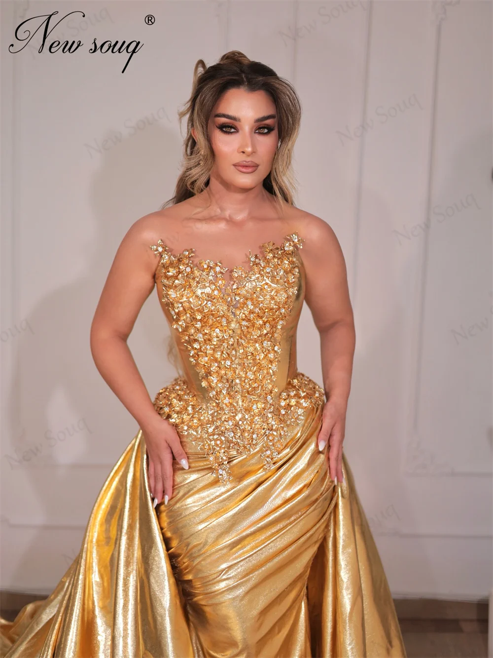 ชุดราตรีประดับลูกปัดสีทองระยิบระยับ กระโปรงถอดได้ ชุดราตรีแบบไม่มีสาย ชุดสำหรับงานพิธีการ งานหมั้น งานเลี้ยงตอนเย็น ชุดราตรีสั่งตัดได้ ปี 2026