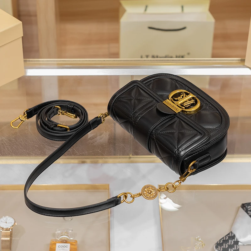 2024 New Fashion and Popular Handheld Chain Leather Saddle Bag Women's Luxury and Top Shoulder Crossbody Bag with Delicate Metal