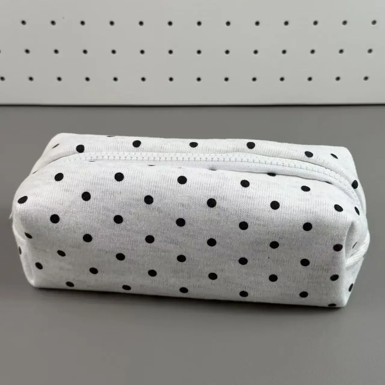 Koreanischer Stil Polka Dot Federmäppchen, multifunktionale Kosmetiktasche, große Kapazität, tragbarer Make-up-Organizer für den täglichen Gebrauch von Frauen – Detail 9