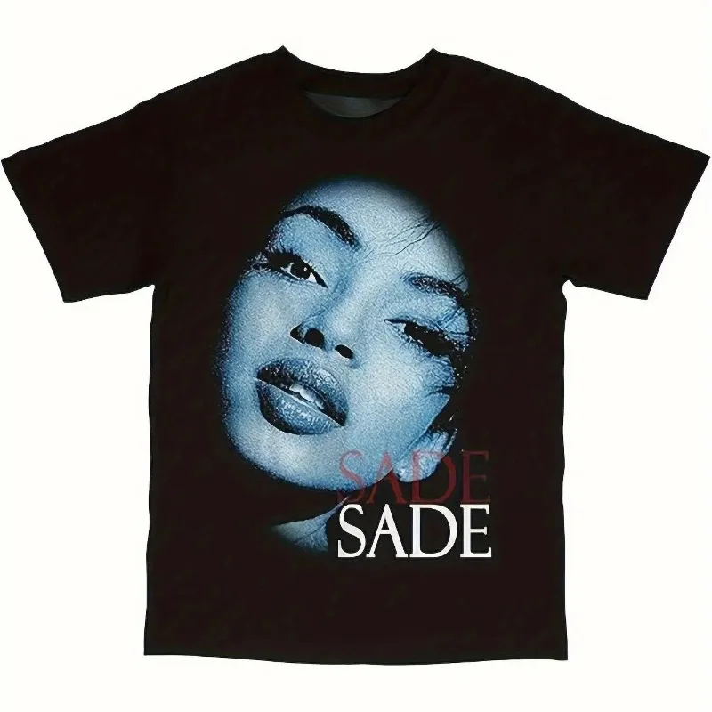 Herren Sade Face Vintage-Stil T-Shirt - Komfortabler Rundhalsausschnitt, Schwarz mit Signatur und Weißem Porträtdruck