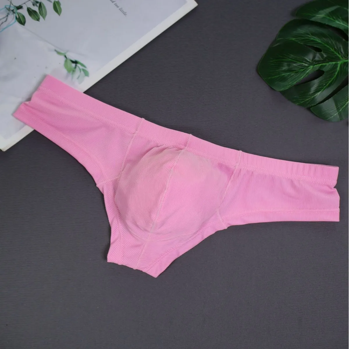 مضلع الحرير الجليد Tangas للرجال مثير القضيب الانتفاخ لينة بسط نصف بعقب يتعرض ملابس داخلية رياضية مثليون جنسيا المثيرة منخفضة الارتفاع السروال