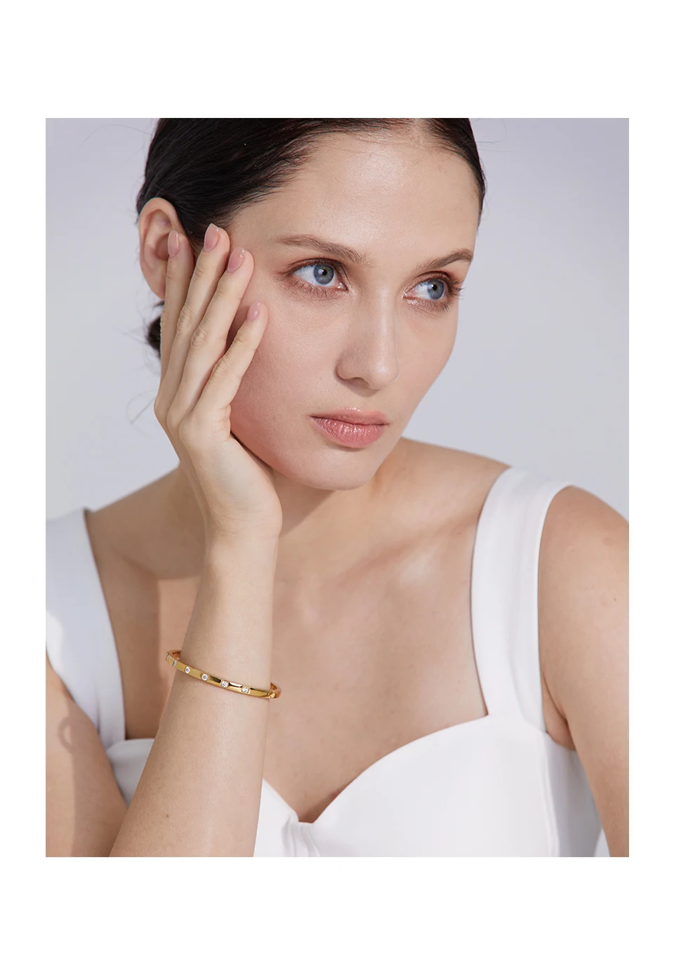 Yhpup Stilvoller Armreif aus Edelstahl mit Zirkonia, 18 Karat vergoldet, wasserdichter Schmuck für Damen, Charm-Mode – Detail 1