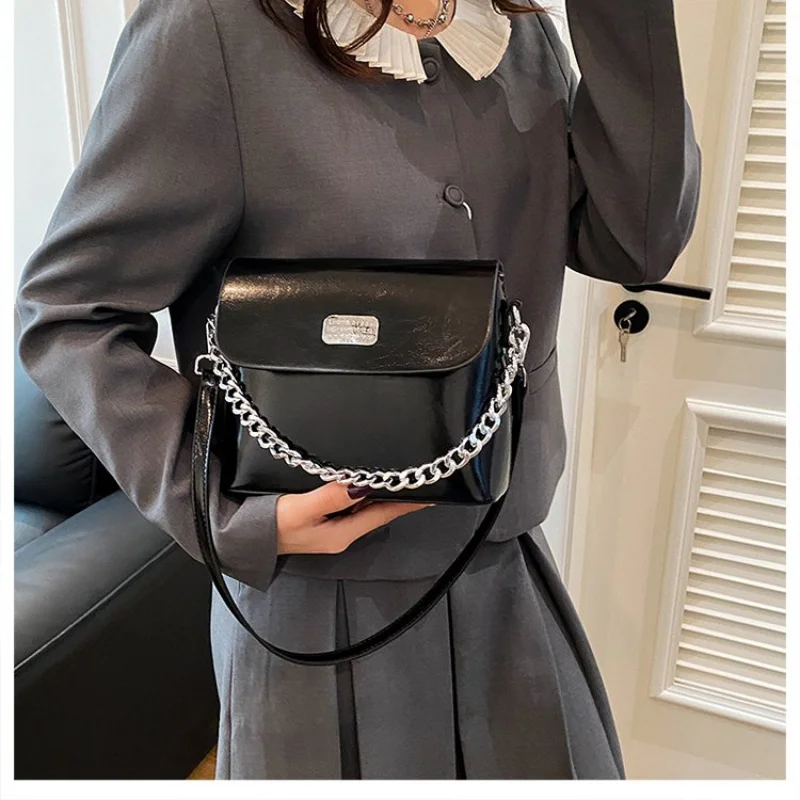 

Luxury Brand Women Bag With Signature Jacquard Lining And Included Dust Bag For Premium Unboxing