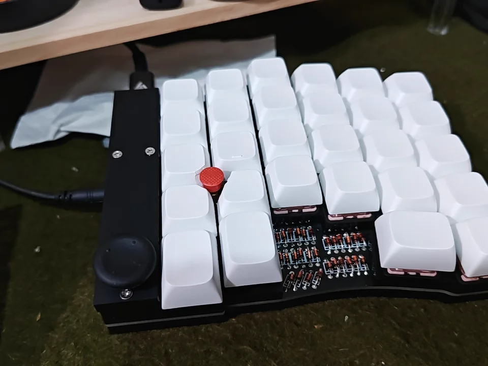 Imagem -03 - Teclado Mecânico com Little Red Dot Faça Você Mesmo Design Ergonômico Ideal para Gamers e Dispositivos Do42 Do52 Pro Do52 Pro 5040 Knob