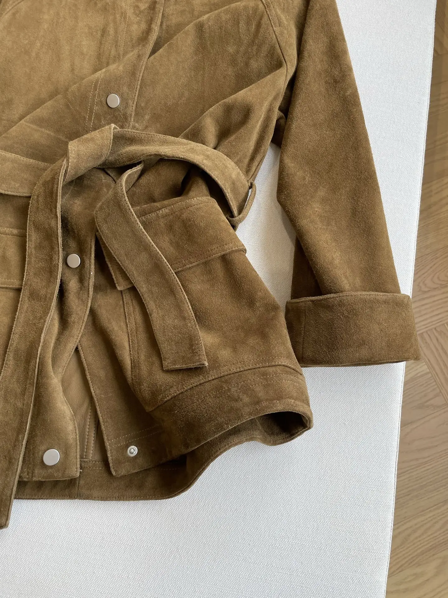 แจ็คเก็ตหนังอเนกประสงค์ ดีไซน์เรียบหรู สไตล์วินเทจ ทำจากหนังแกะแท้ ให้ความอบอุ่น เหมาะสำหรับฤดูใบไม้ร่วง/ฤดูหนาว