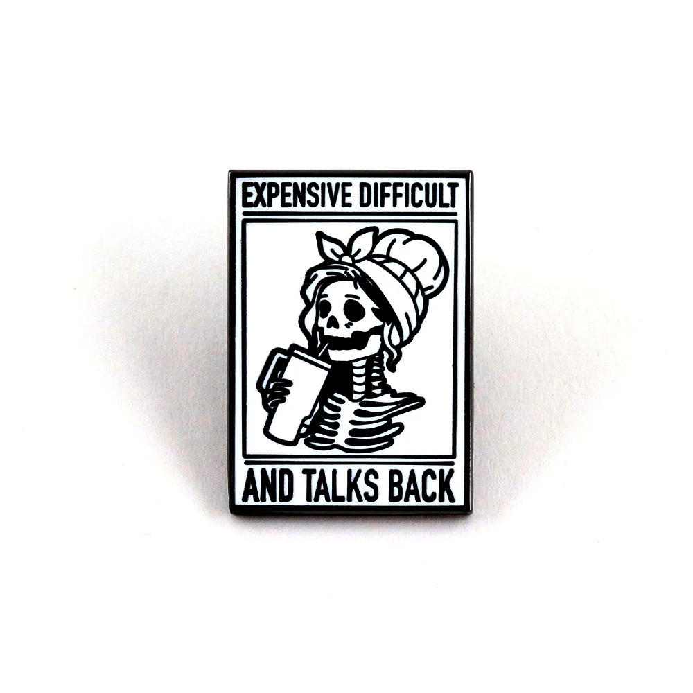 Teure, schwierige und spöttische Brosche, lustiges Getränk, Totenkopf, Mrs. Lapel Pin, spitzenharte Worte, schwarz-weißes Abzeichen, modisches Kragen-Accessoire – Detail 1