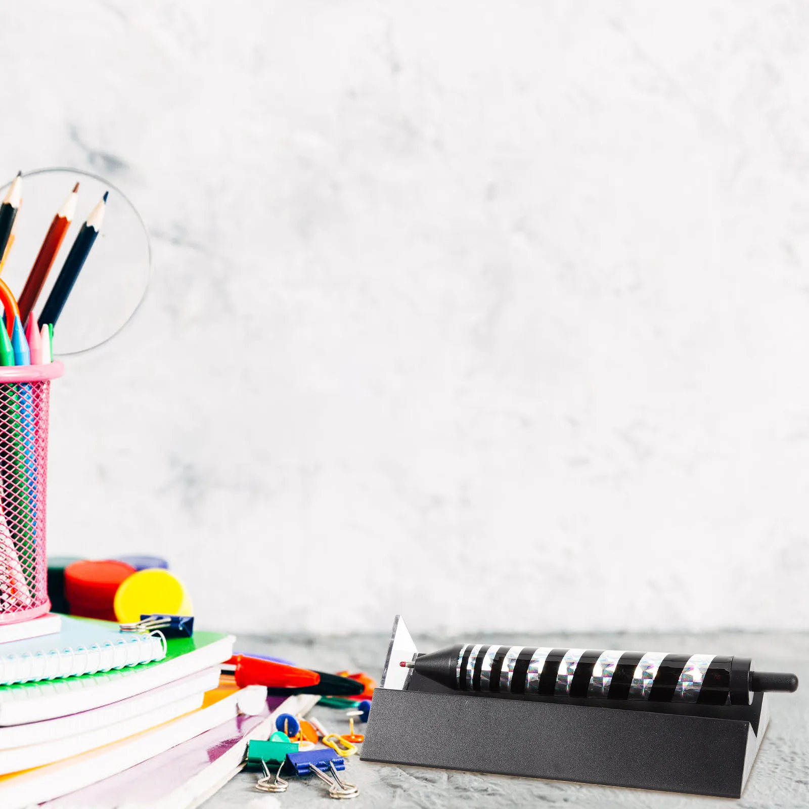 

1Set Creative Levitating Pen Magnetic Rotating Educational Science Pen Gift for Kids Practical Thinking Enhancement