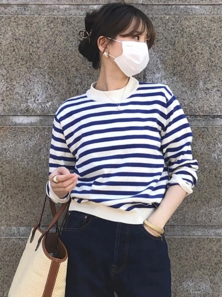 루즈핏 한국 스타일 여성 니트 스웨터 블루 화이트 스트라이프 오버사이즈 부드럽고 편안한 라운드 넥 풀오버 가을 패션