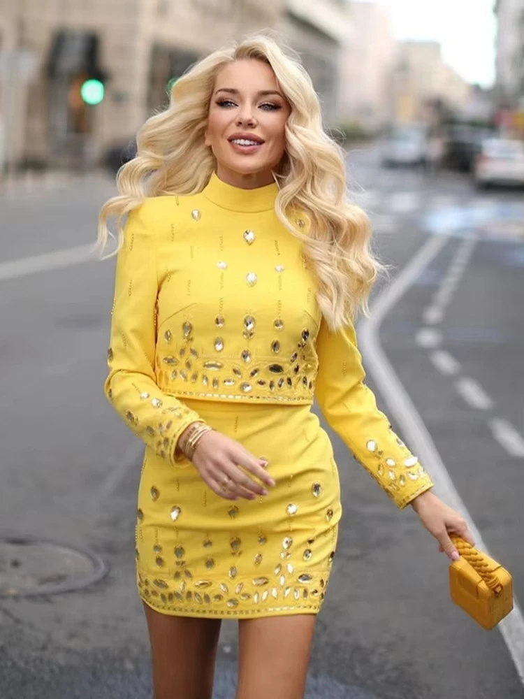 

Женский сексуальный комплект с длинным рукавом и бриллиантами, желтый мини-жемчуг, юбки из двух предметов, бандажный комплект, 2026, дизайнерский модный женский комплект знаменитостей
