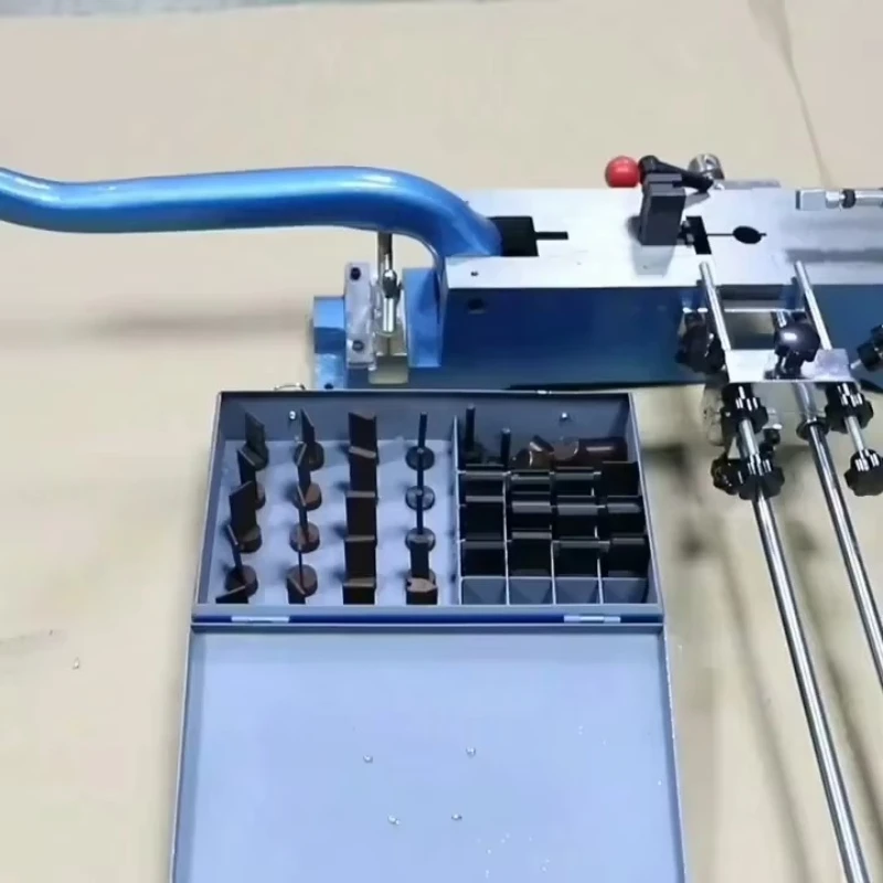 

Mold making rules bending machine, manual operation of mold bending knife blade cutting