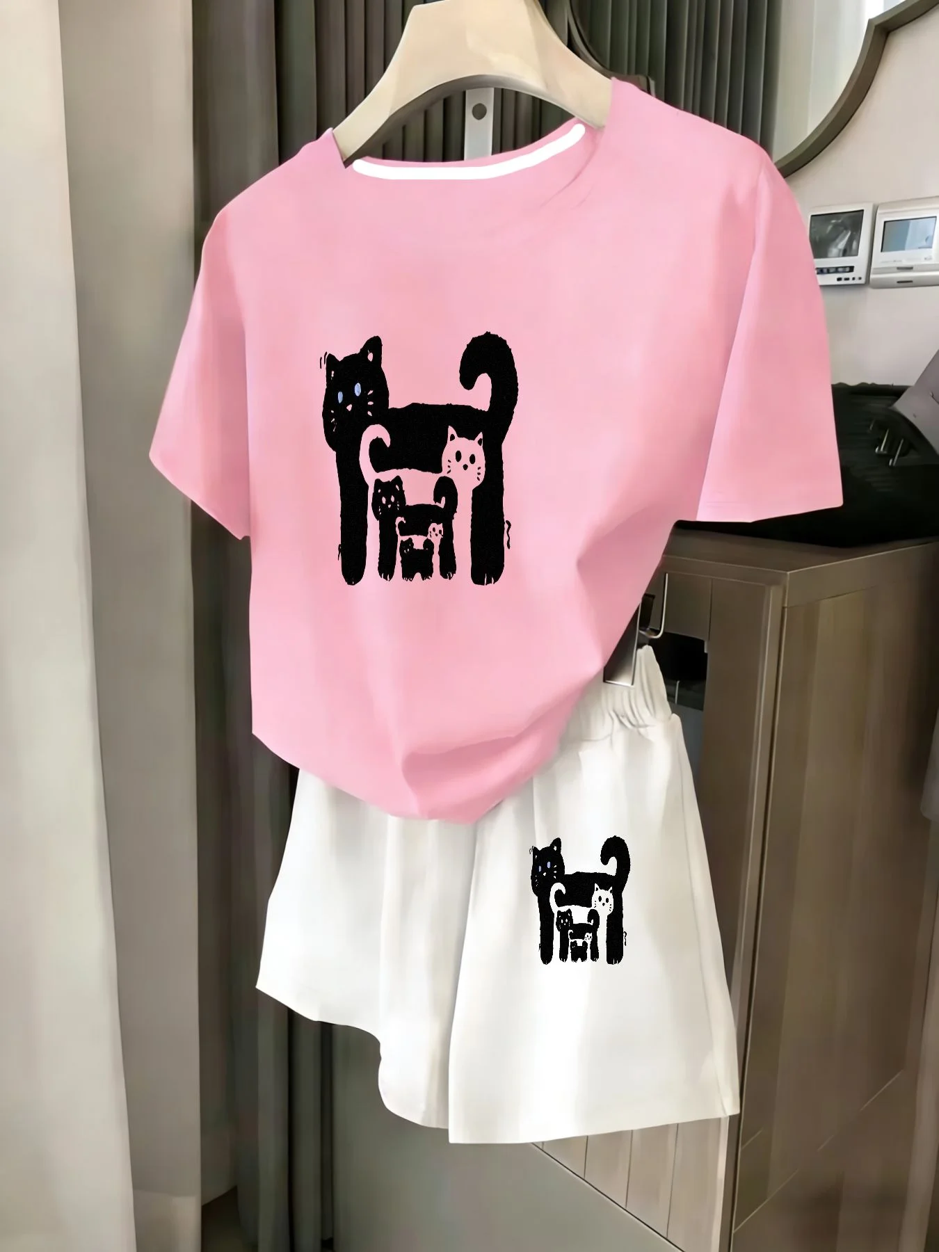

Ladies 2-Piece Set Summer Beach Vacation Casual round Neck Short Sleeve Random Print T-Shirt Elastic Waist Shorts Suit Comfortab