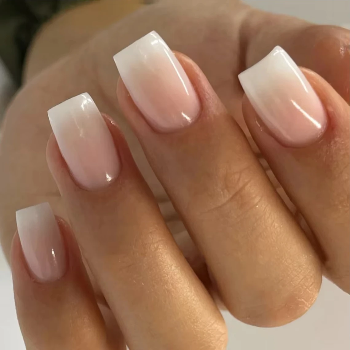 Romantic French White Nude Pink Gradient Chic Varied Short Fake Nails Art False Nails Charming Tip Press on Nails Manicure Tools