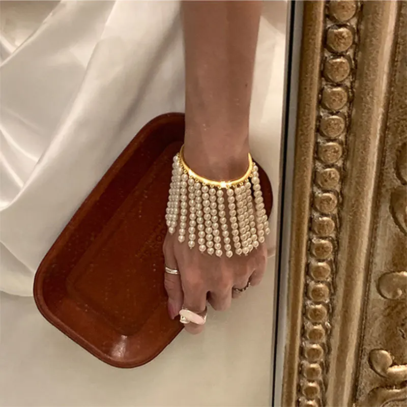 Pulsera de borla de perlas de diseño de moda para mujer, temperamento exagerado, sensación de gama alta, pulsera abierta