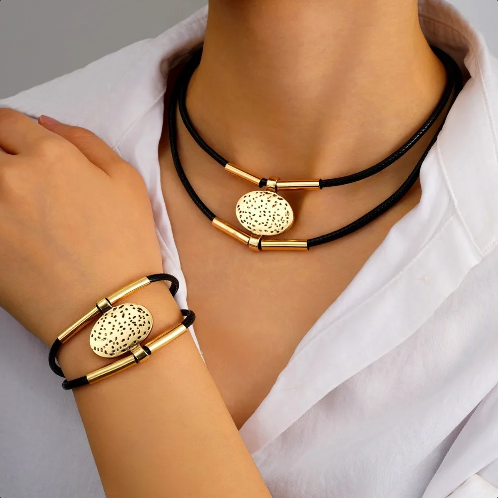 

Vintage Oval Metal Faux Leather Necklace Bracelet For Women Gold Color 2Pcs/Set Double Layered Black Rope Chain Jewelry Sets