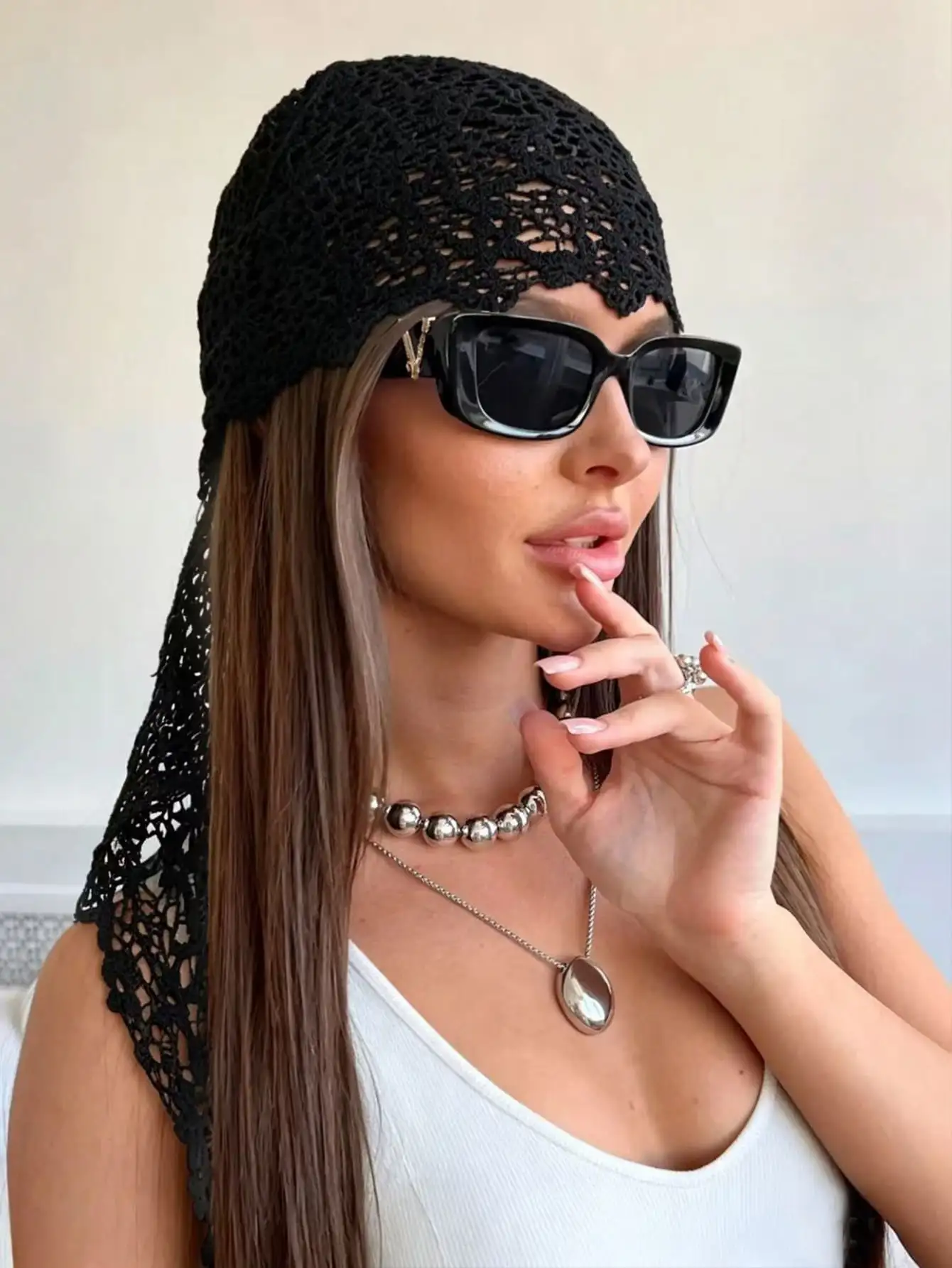 Vue complémentaire du foulard en dentelle