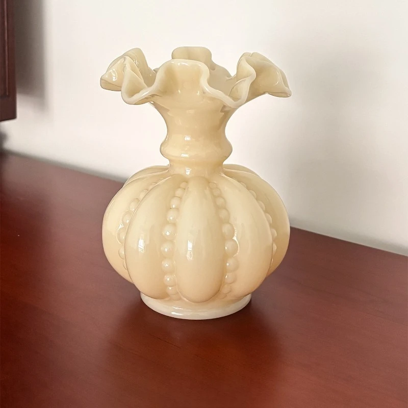 

Стеклянная средневековая ваза, украшенная жемчугом, цвет кремовый, бусины средней формы «груша».