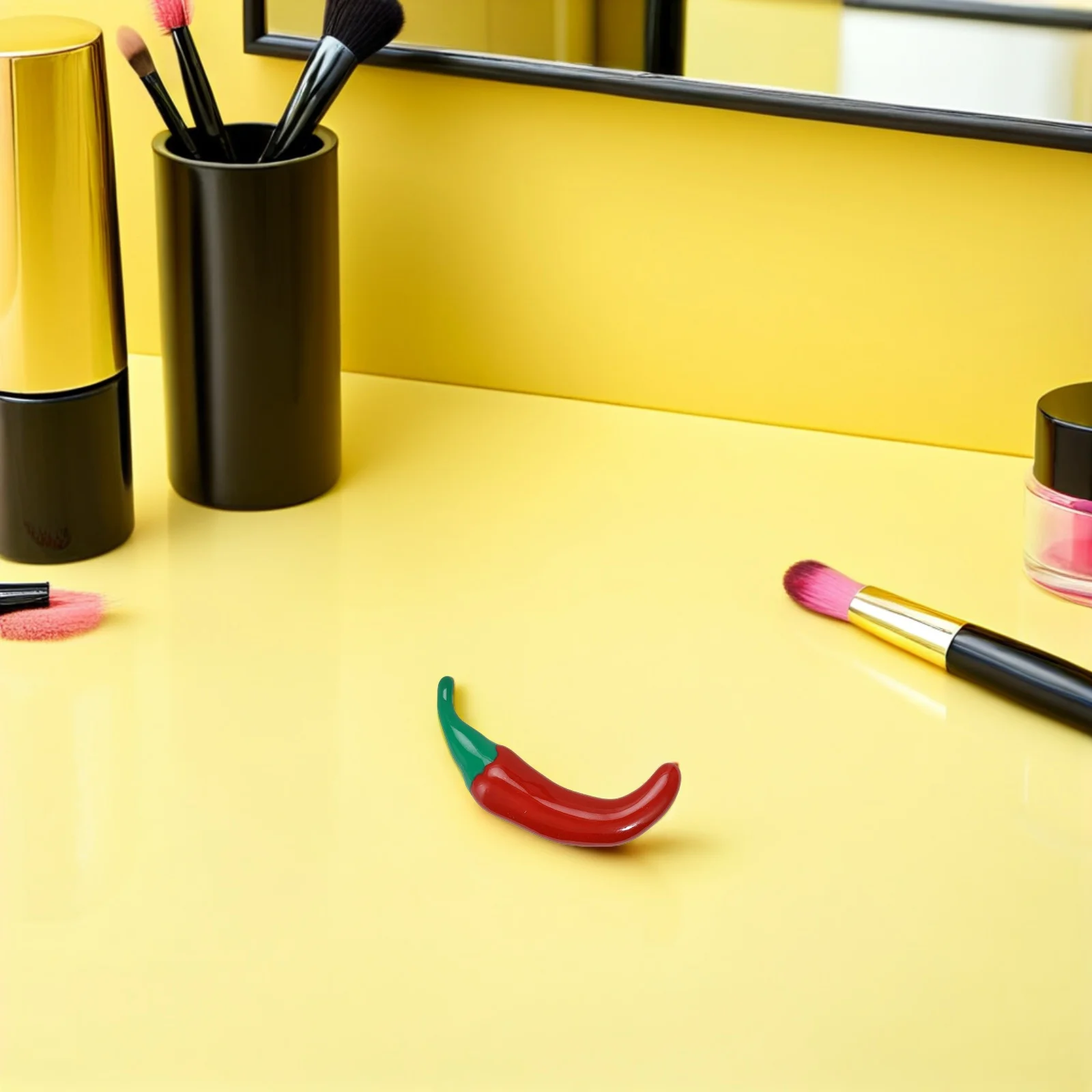 

2Pcs Metal Enamel Brooch Pin Chili Pepper Design Alloy Lapel Badge for Suit Cardigan Coat Backpack Hat Collar Decorative