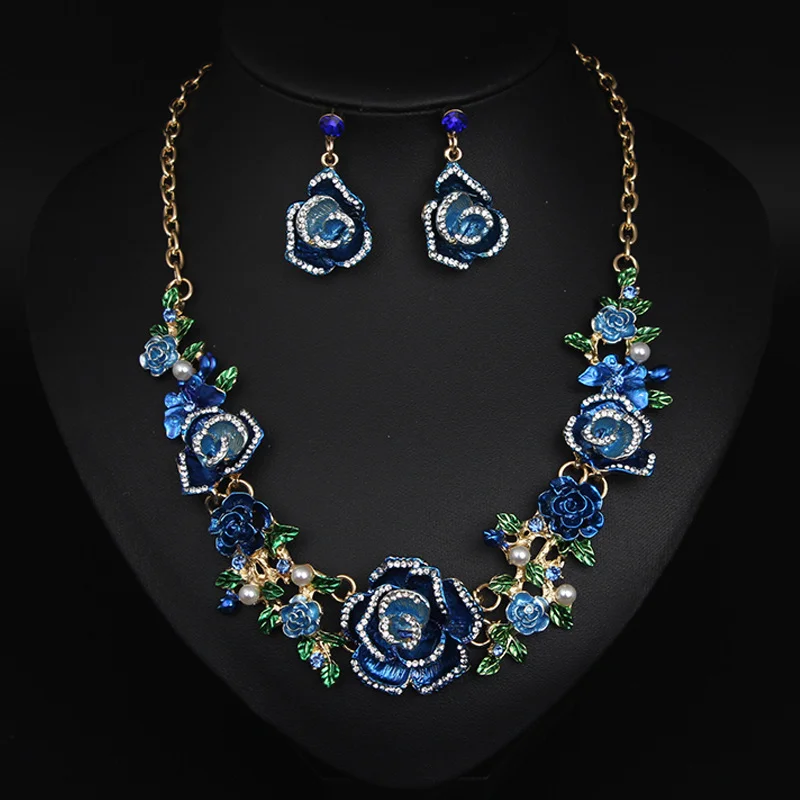 

New color-coordinated flower-shaped diamond necklace and earrings set - elegant accessories for women