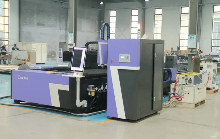 AccTek Factory1530FR SS Carbon Steel Iron Fiber Laser Cutter Metal Tube and Plate Fiber Laser Cutting Machine with Rotary Device