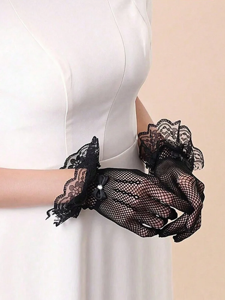 A pair of female sexy lace gloves breathable sunscreen wedding bride wedding dress wave point gloves