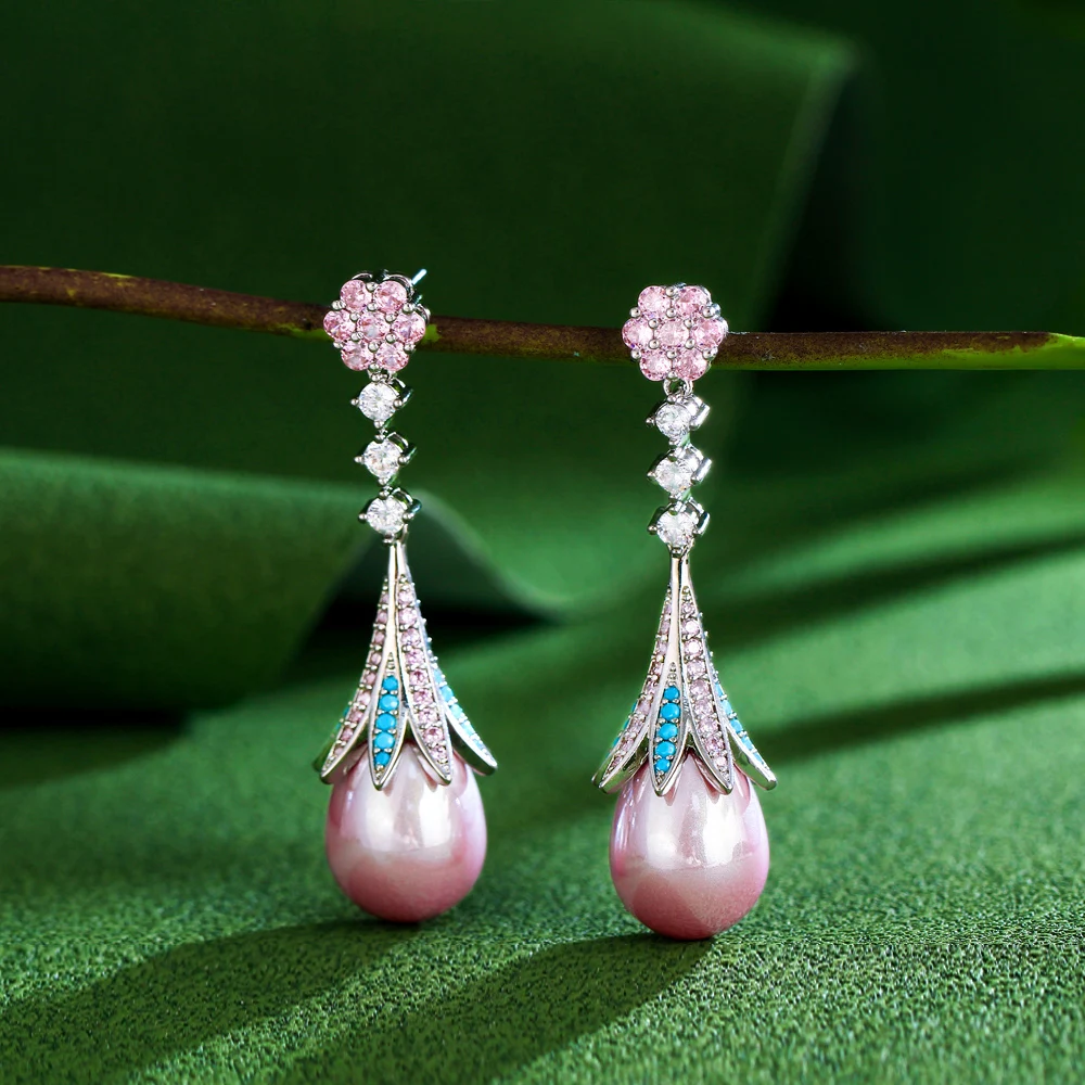 ThreeGraces French Vintage Elegant Palace Style Earrings Light Luxury Long Decorative Droplet Imitation Pink Pearl Earrings E186