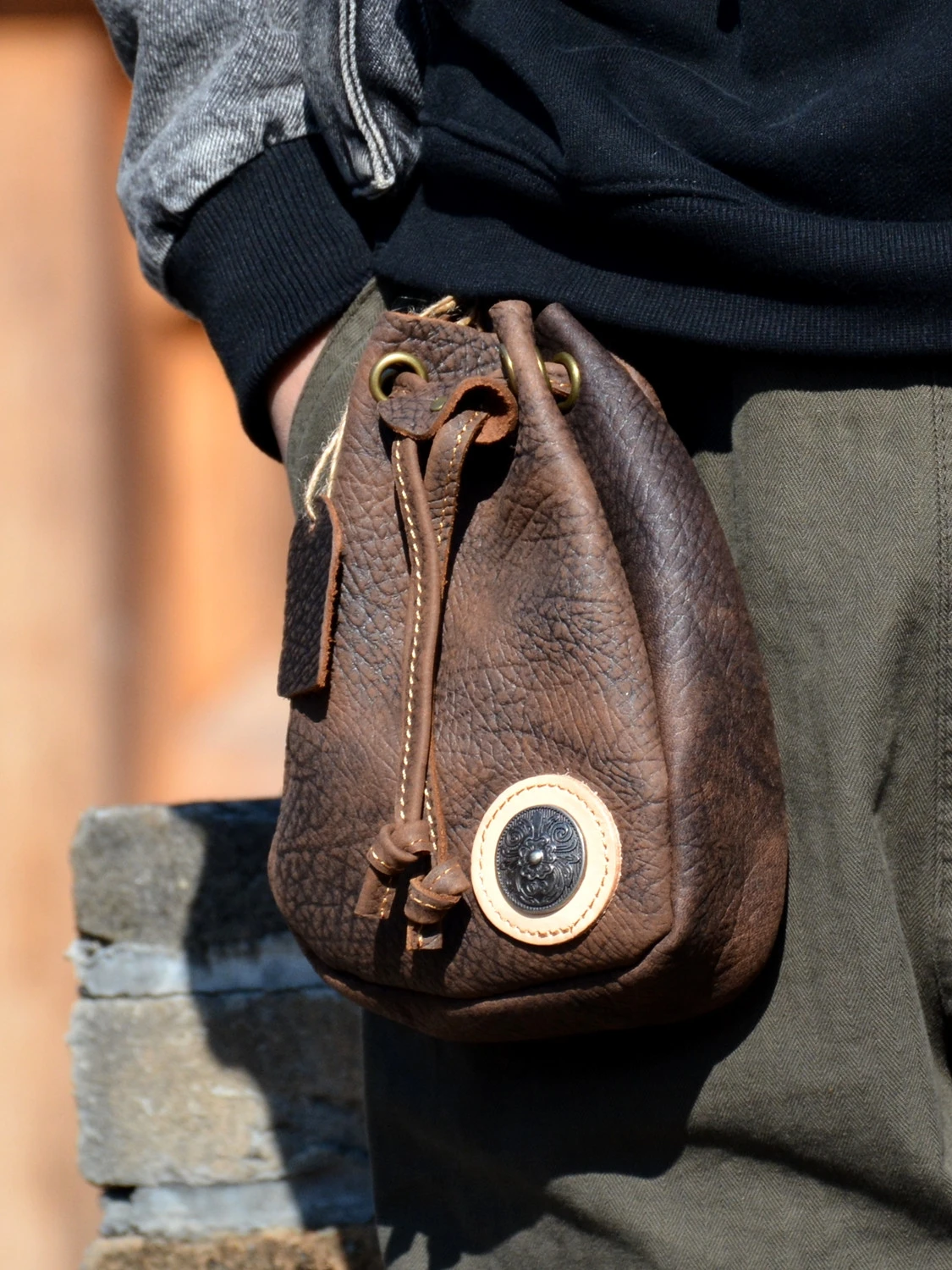 Genuine Leather Fanny Pack for Men Vintage Style Motorcycle Belt Mobile Phone Bag Drawstring Sports Bag Casual Leisure Purse