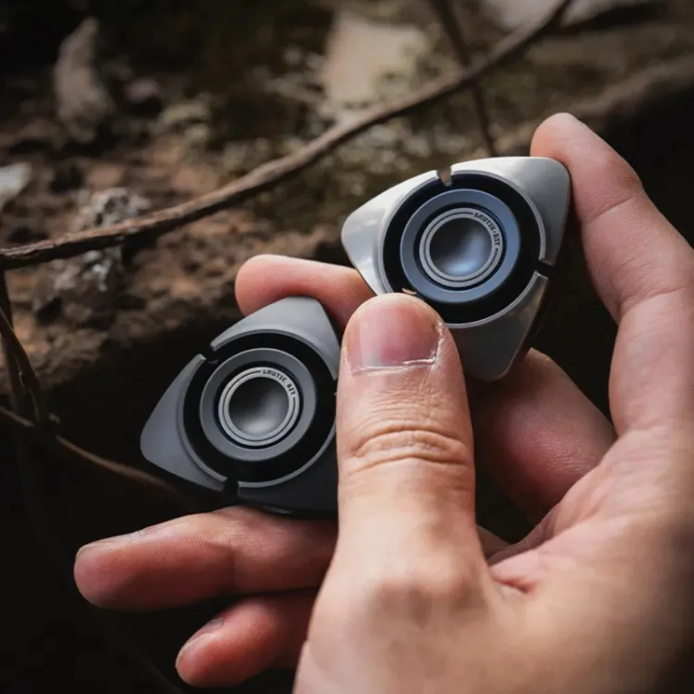 LAUTIE BIT04 Fidget Spinner Bit série Gyro édition limitée Zirconium poli soulagement de l'anxiété Gadgets trois lames Spinner