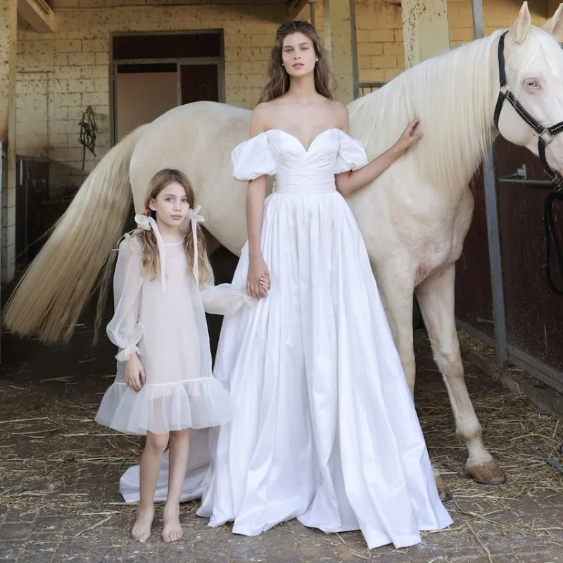 Simple Pleated Wedding Dress With Pockets Sweetheart Neckline Off The Shoulder Bridal Gowns Sexy Backless Brides Dress TT432