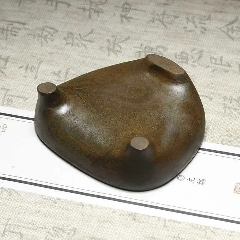 She Yan Laokeng yellow croaker seed wind character inkstone three-legged inkstone palm treasure small play