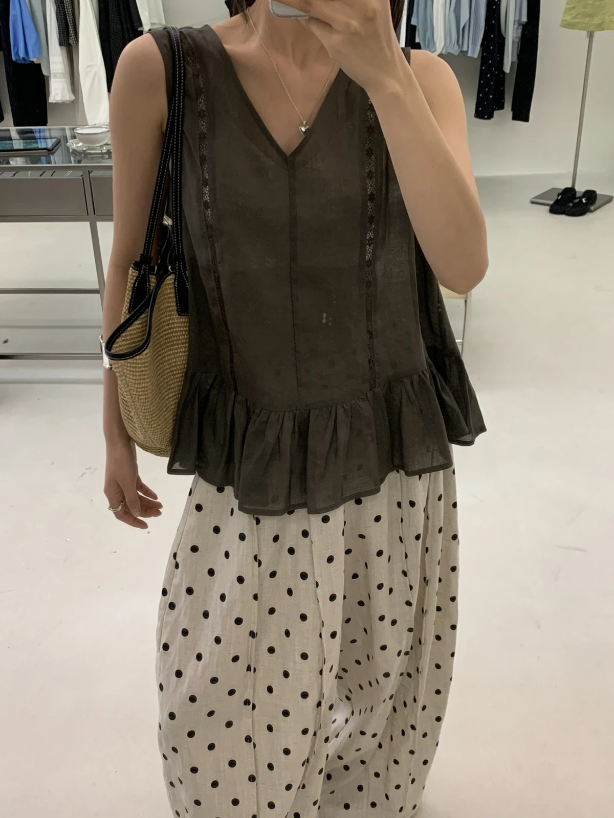 

Lilian Enyill Korean Style Commute Pure Color V-neck Sleeveless Shirt Women's Clothing Breathable Comfortable Casual Shirt