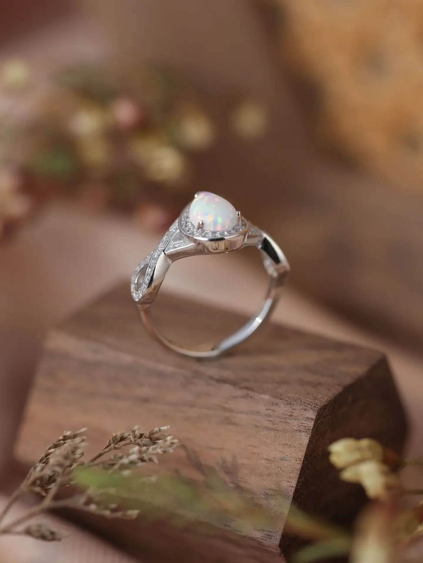 Fashion New Pure 925 Silver Opal Ring Inlaid with Zircon for Women's Daily Stunning Need