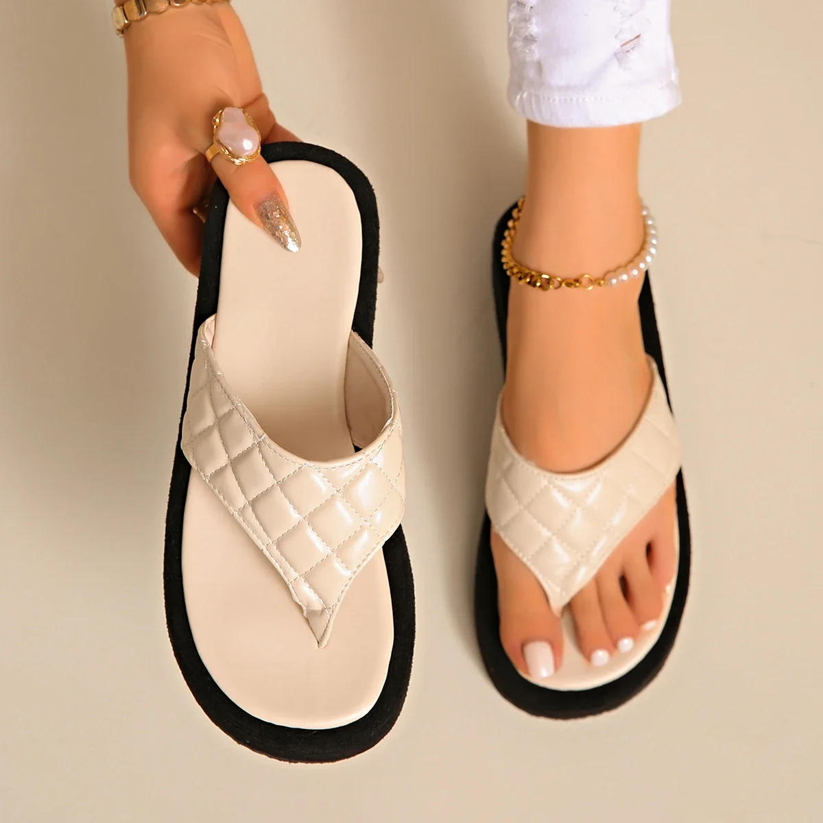 

2025 Women Fashion Slippers Beach Designer Shoes for Women Outdoor Square Headed Slippers Flat Anti-slip Sandals Slides Women