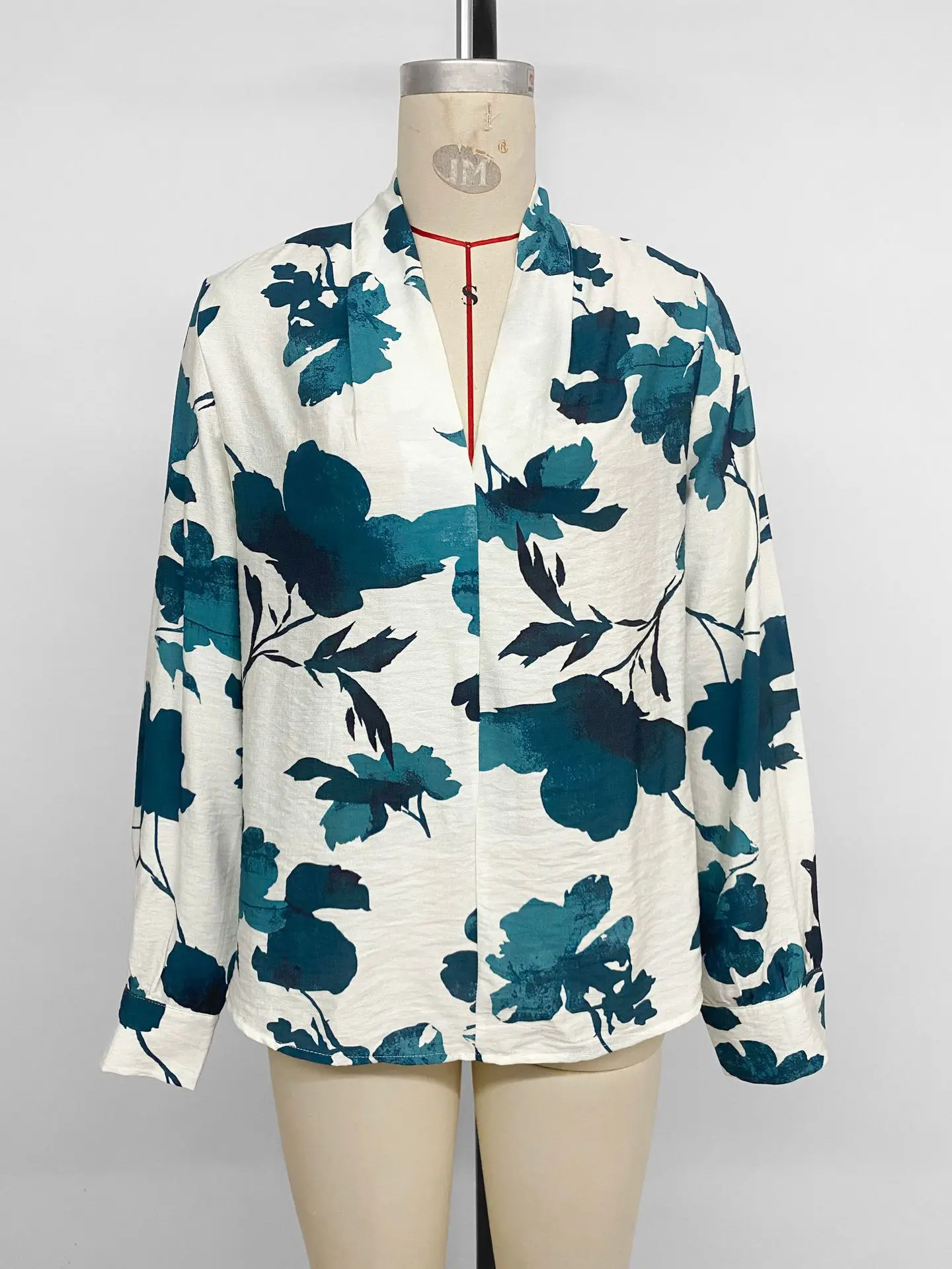 

Female Commuting Fashion Blouses Spring & Autumn New Plant Printed Temperament High End V-Neck Long Sleeve Shirt Top for Women