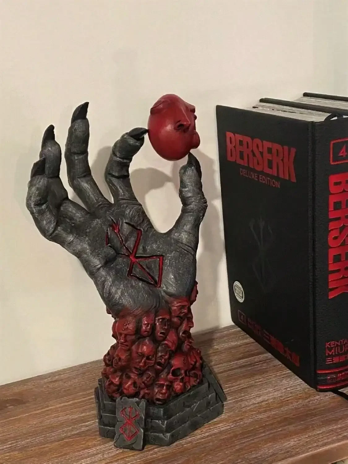2pcs Berserk Hand of God Skull Statue Dark Fantasy Resin Skeleton Figurine Rune Devil Hand Halloween Desk Decor Scary Prop Gift