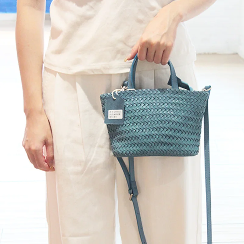 

2026 New Arrival Handcrafted Women's Genuine Leather Basket Crossbody Bag with a High-End Knitted Square Design