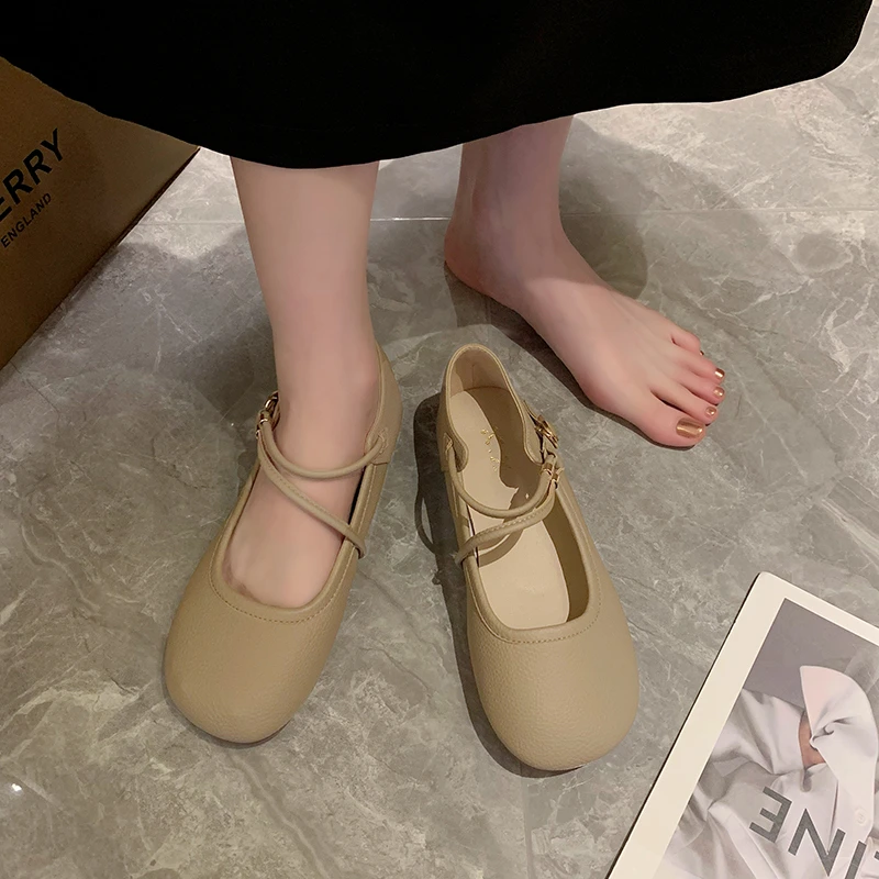 Sepatu Korea Oxfords wanita, alas kaki datar mulut dangkal semua cocok 2024 kulit baru musim panas Retro Mary Janes