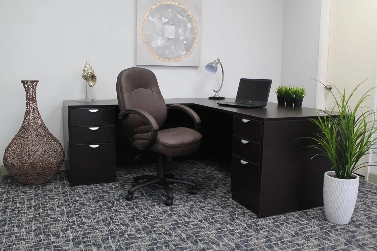 Leders essel in Bomber braun