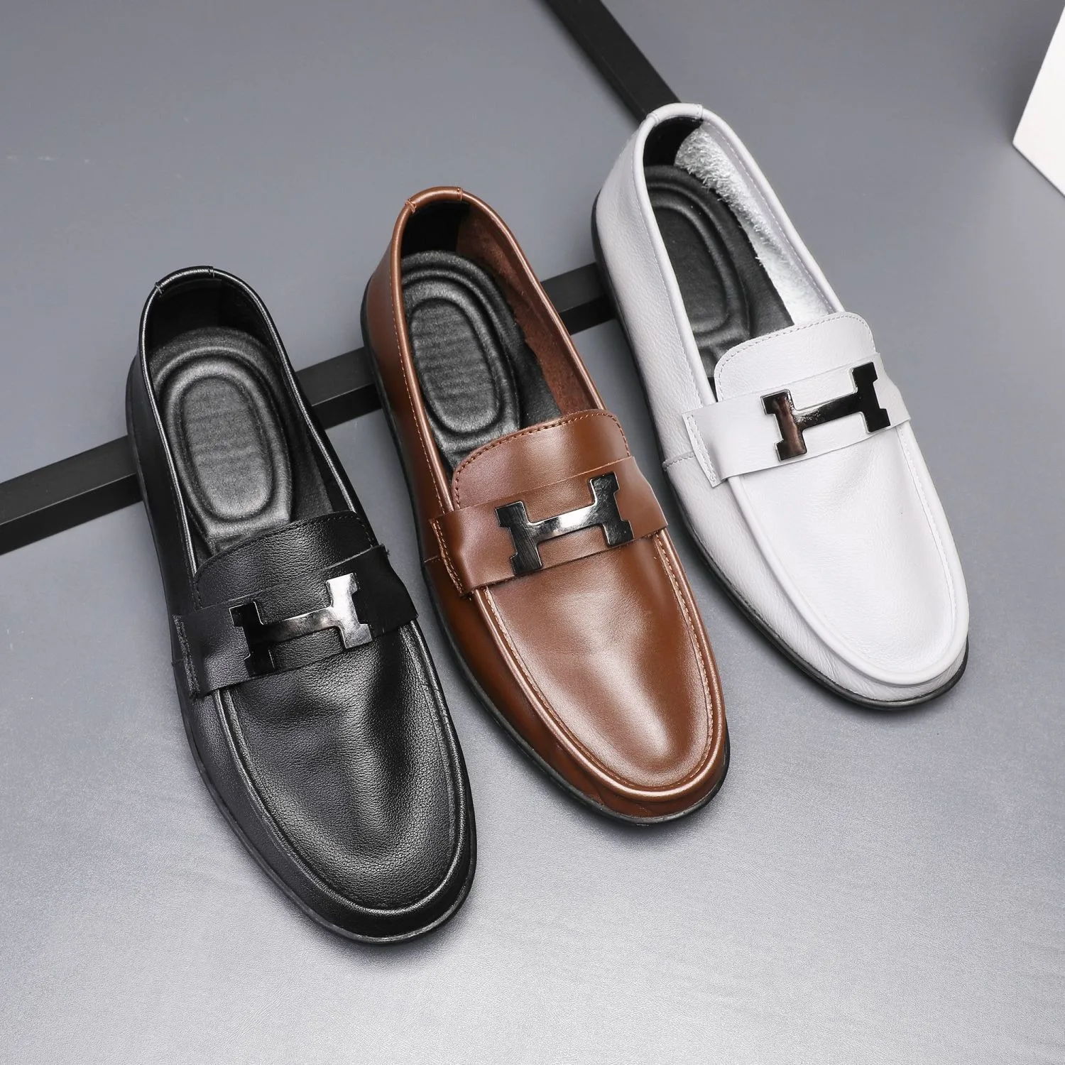 

Летние кожаные однослойные повседневные легкие дышащие туфли на мягкой подошве для вождения для мужчин