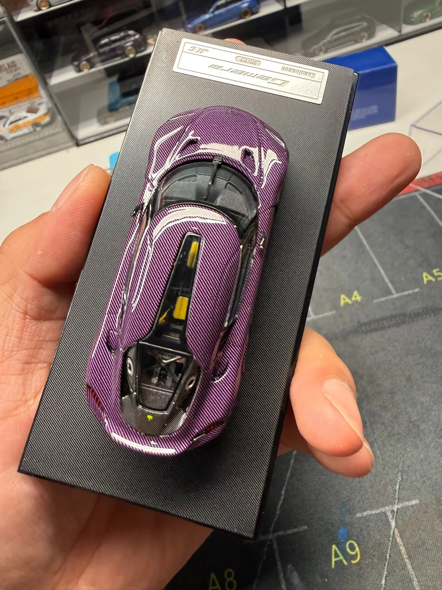 Diecast 1:64 Scale Gemera Classic Alloy Car Model view 5