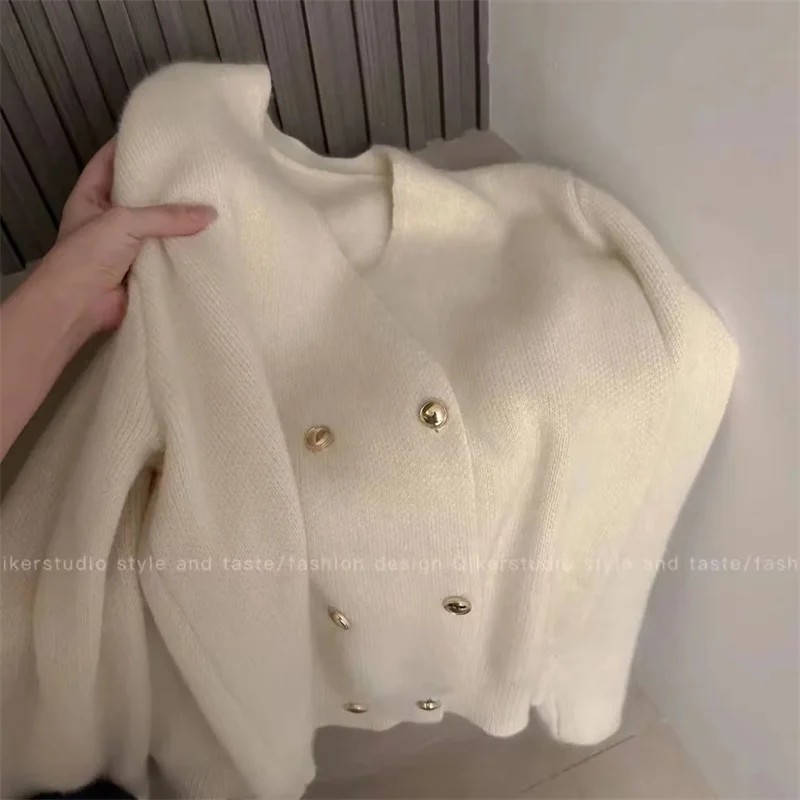 Cunter Light Fashion Luxury/Autumn/Winter New Fashionable V-neck Design Knitted Cardigan Women's Loose  And azy Style Sweater Wo