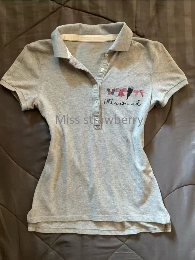 Haftowana koszulka polo na ramię z krótkim rękawem damska letnia konstrukcja gorąca dziewczyna w stylu Vintage styl Preppy krótkie cienkie koszulki stroje