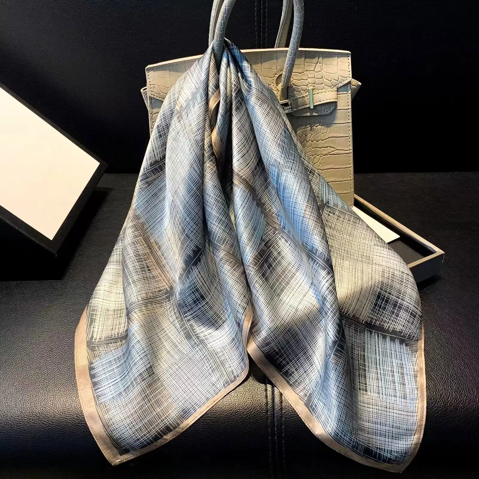 

Fashion 100% Natural Silk Scarf Women Foulard High Quality Female Headkerchief Shawl Wrap Square Fashion Hijab Bandana Scarves