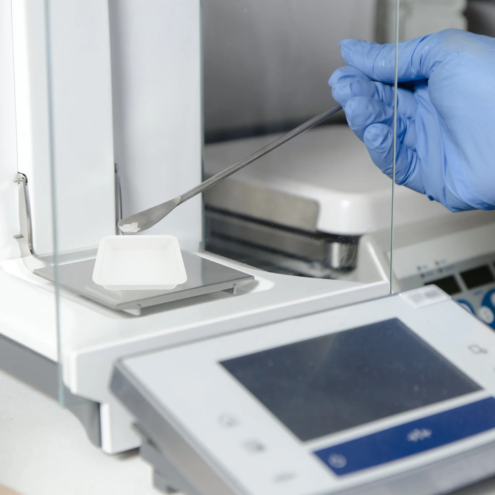 Bandejas de pesagem leves empilháveis descartáveis dos barcos de pesagem de plástico de 10 pces para uso do laboratório quadrado resistente à corrosão antiestática