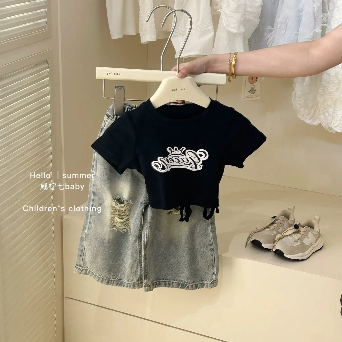 

Girls Summer Outfit Fashion New Children's Print Short Sleeve T-shirt + Ripped Denim Wide Leg Pants Two-piece Set