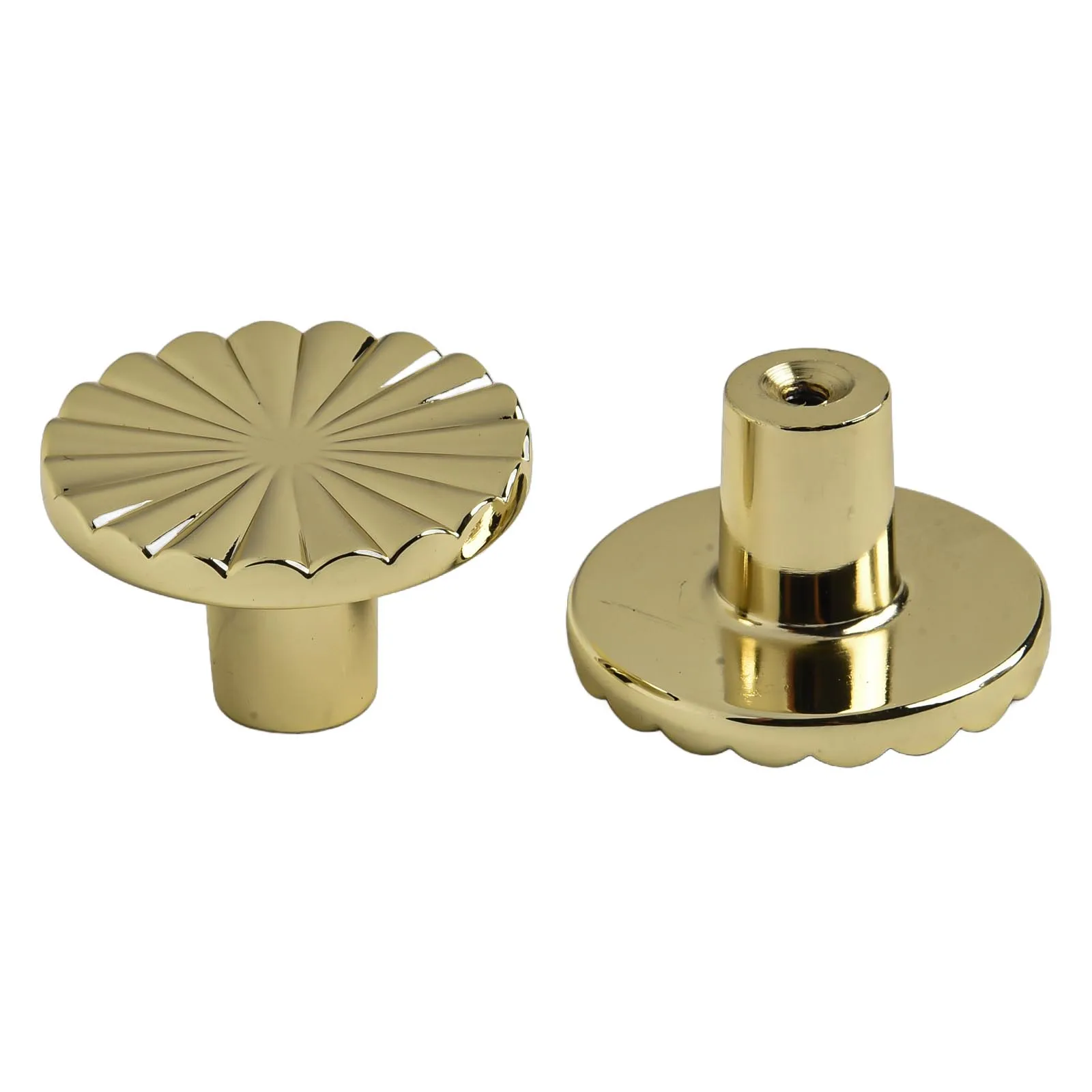 

Декоративная фурнитура для мебели: ручки для обувных шкафов, тумб, гардеробов, ящиков. Изготовлены из сплава, с уникальным дизайном, ручной ковки, премиум-класса.