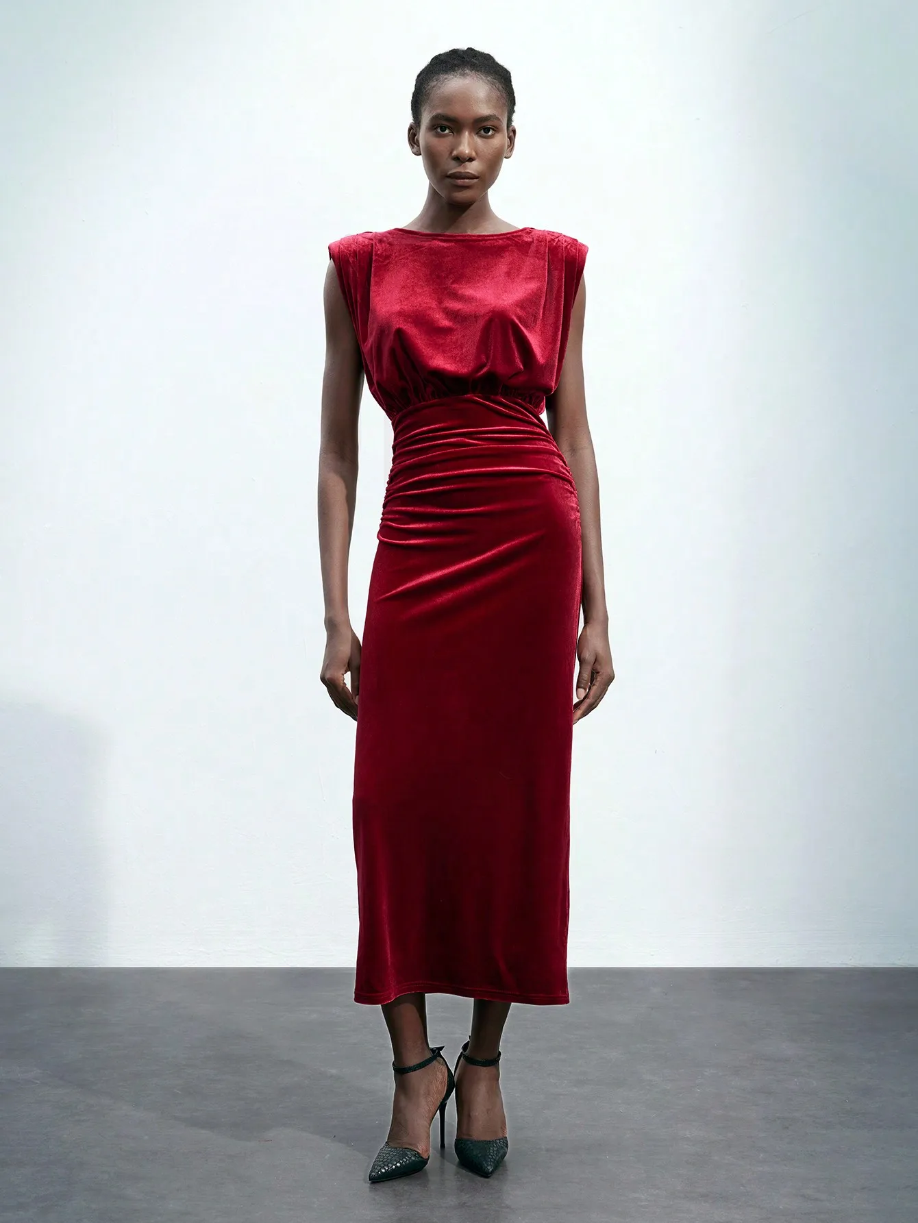

Red Velvet Sleeveless Midi Dress with Gathered Waist, Elegant Holiday Party Wear