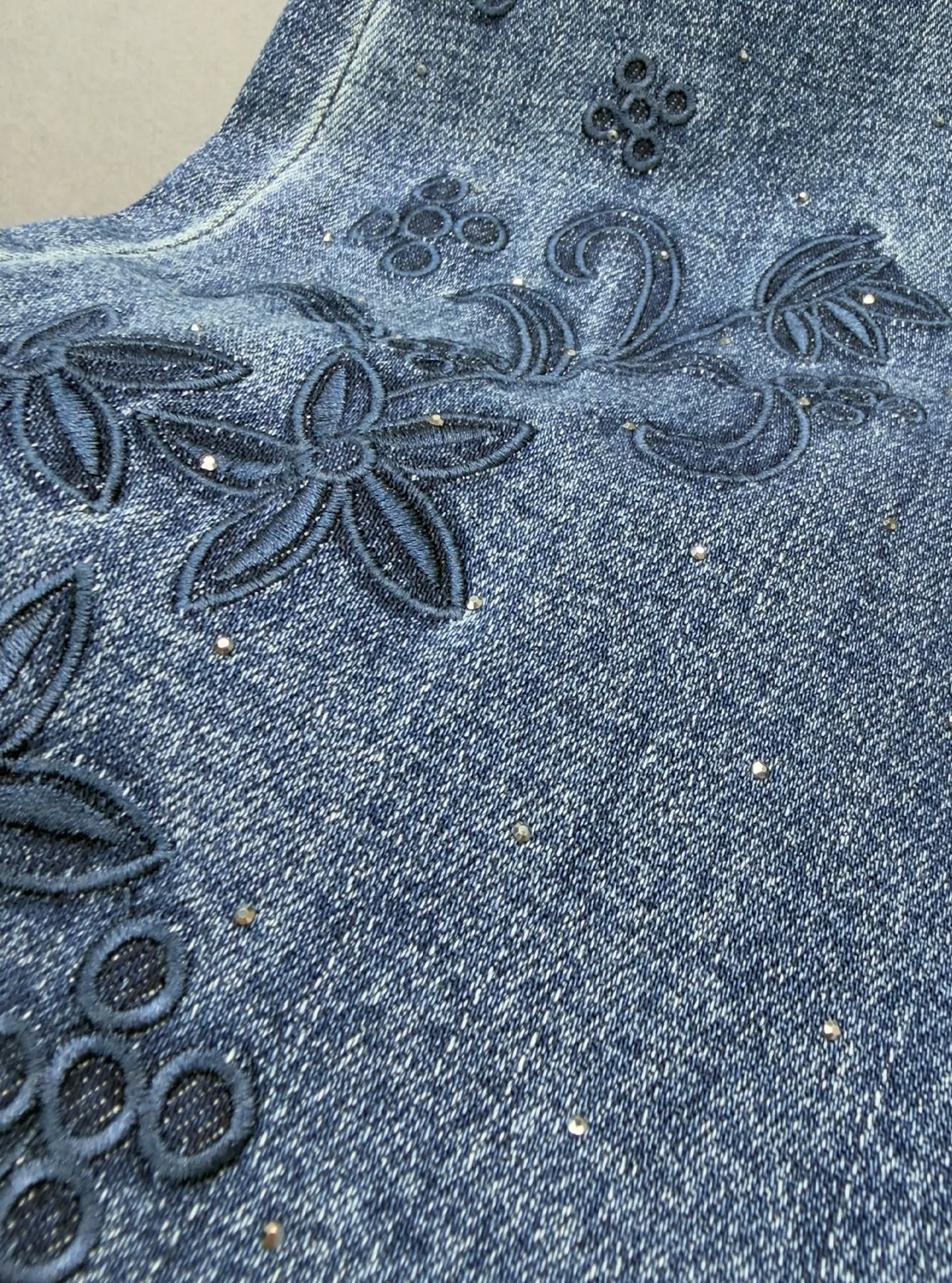 Vintage Female Denim Trousers 2026 New Autumn All-match High Waist Hot Diamonds Embroidery Flowers Floor-length Flare Jeans