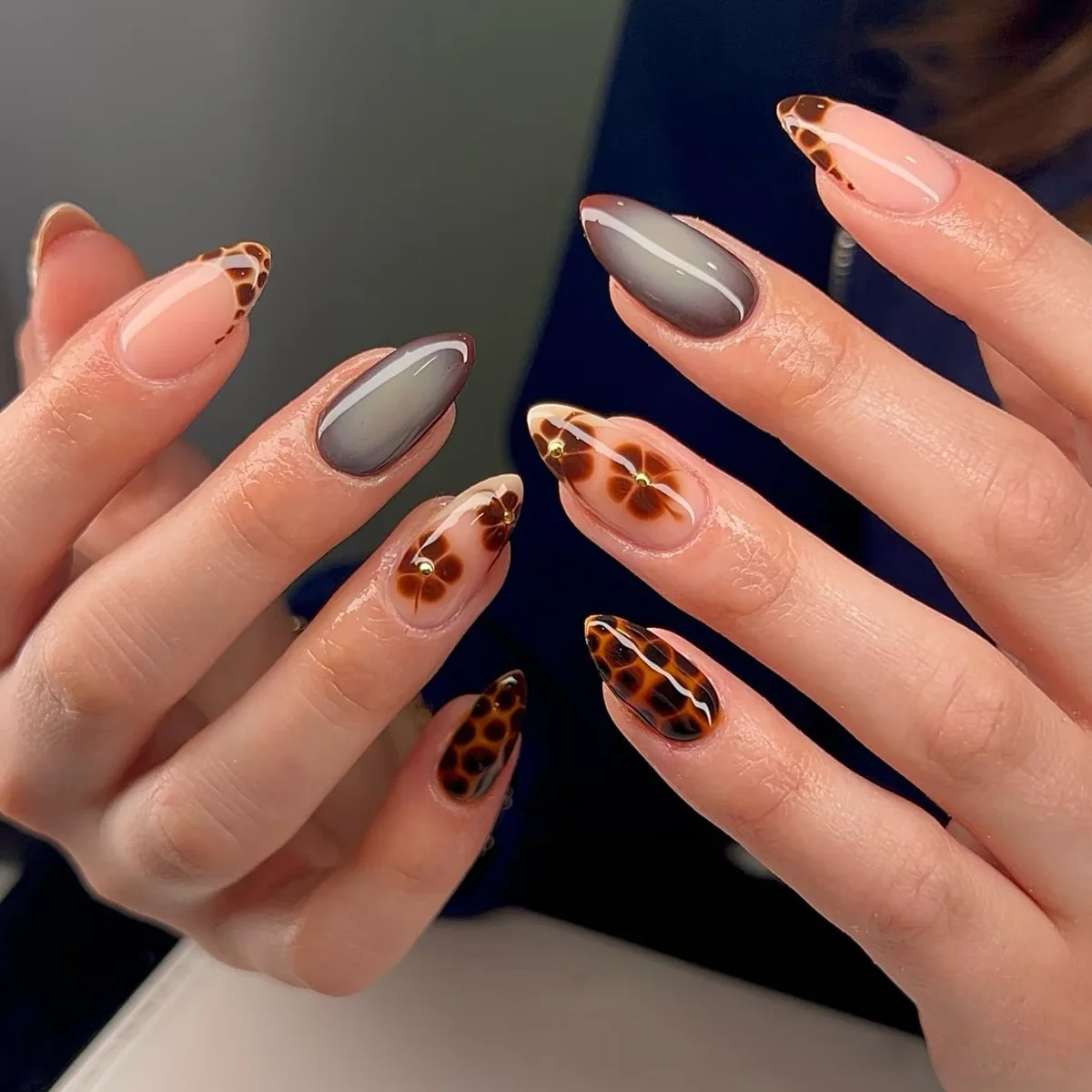 

24PCS French Leopard Print Wearing Nail Almond Shaped Medium To Long Gradient Press on Nail Art Patch Detachable Fake Nails