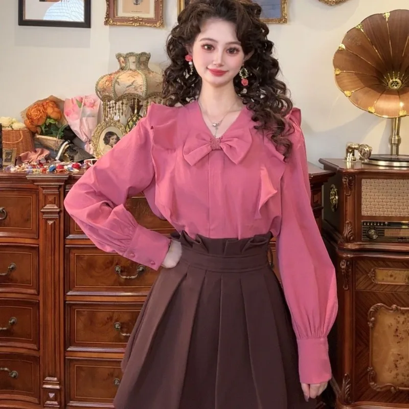 

Новинка 2023 года, осенняя стильная ретро-темпераментная универсальная рубашка с v-образным вырезом и бантом, однотонный топ